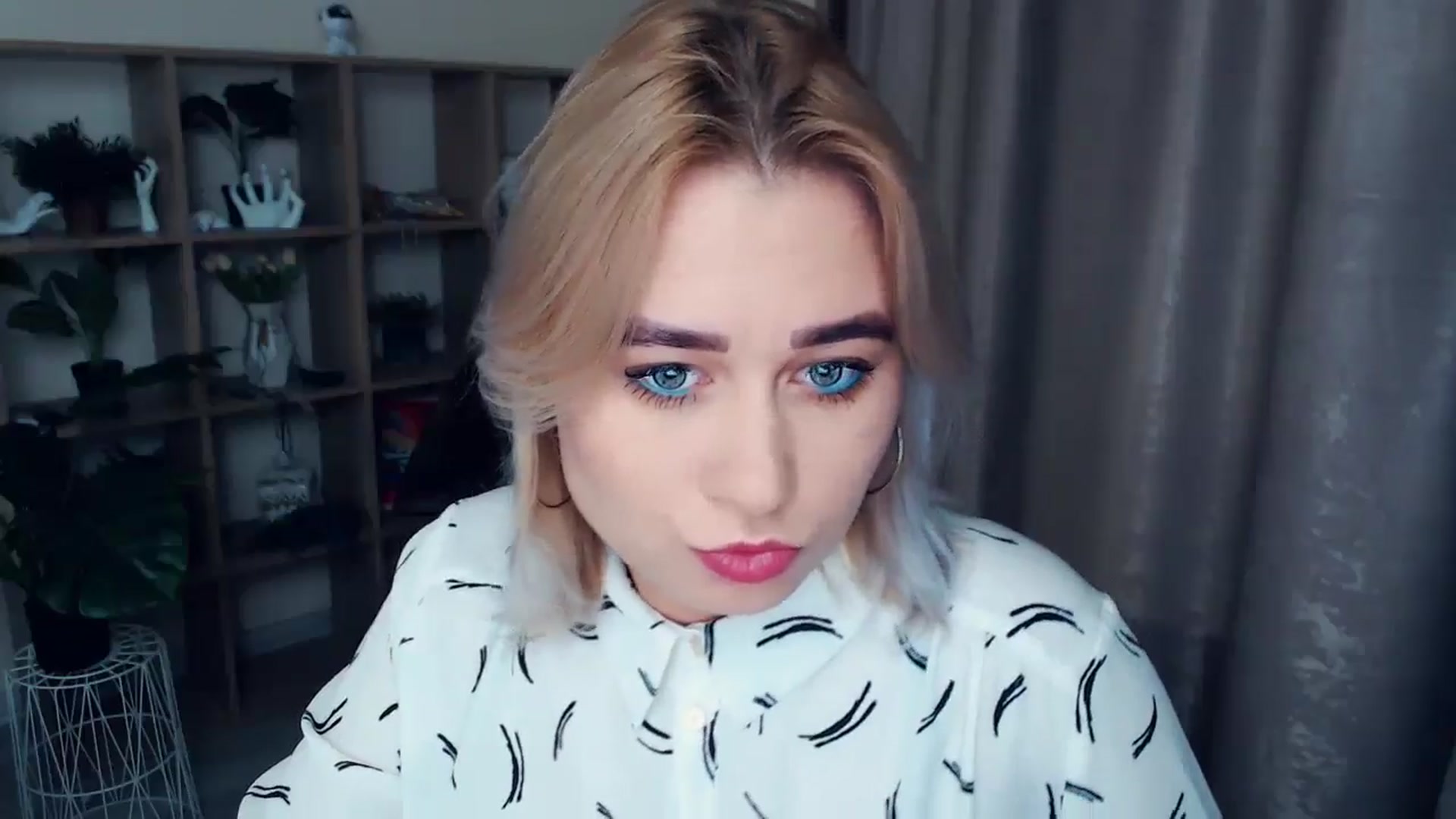 Gallery image thumbnail from Kukla_kolduna's myfreecams stream on, 11/26/2024, 16:58 image 5 of 20