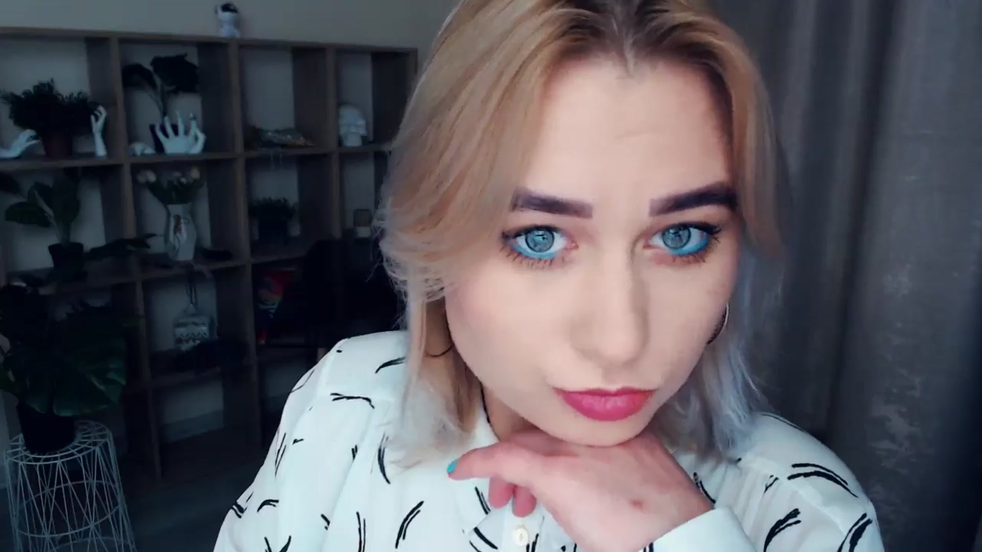 Gallery image thumbnail from Kukla_kolduna's myfreecams stream on, 11/26/2024, 16:58 image 6 of 20