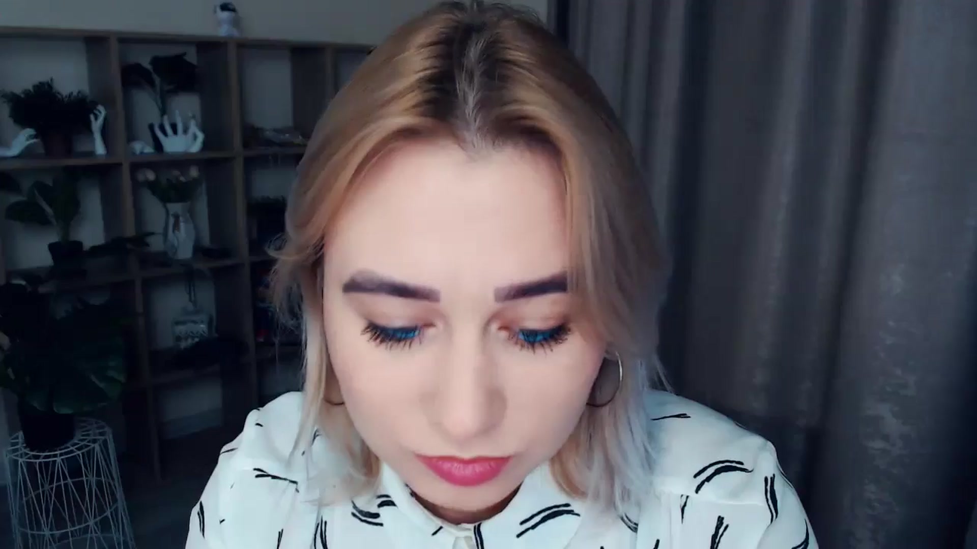 Gallery image thumbnail from Kukla_kolduna's myfreecams stream on, 11/26/2024, 16:58 image 13 of 20