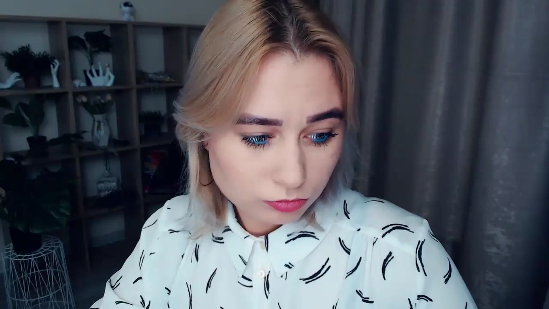 Gallery image thumbnail from Kukla_kolduna's myfreecams stream on, 11/26/2024, 16:58 image 10 of 20