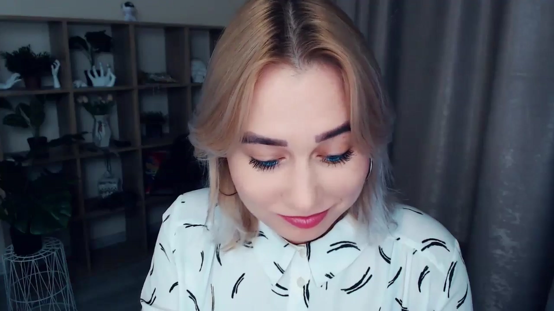 Gallery image thumbnail from Kukla_kolduna's myfreecams stream on, 11/26/2024, 16:58 image 11 of 20