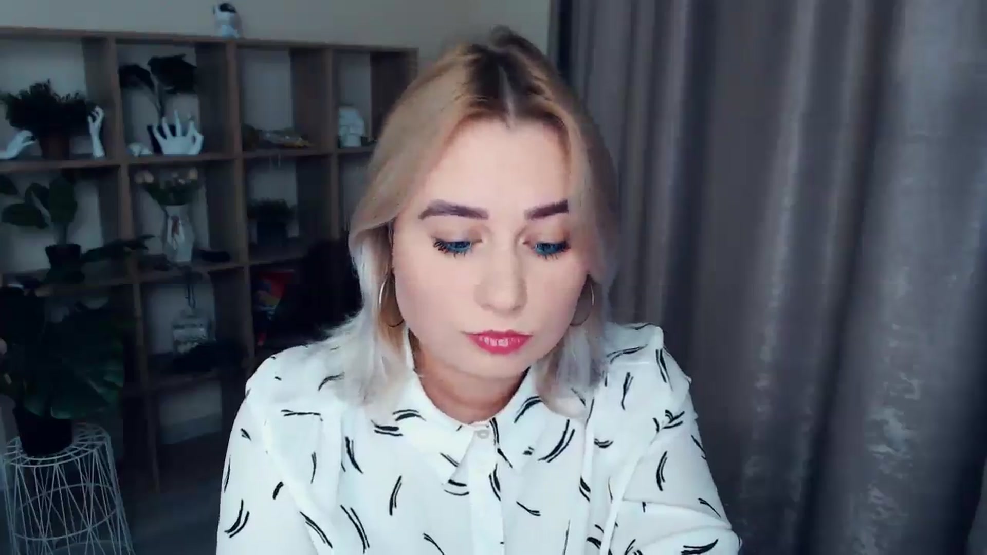 Gallery image thumbnail from Kukla_kolduna's myfreecams stream on, 11/26/2024, 18:08 image 13 of 20