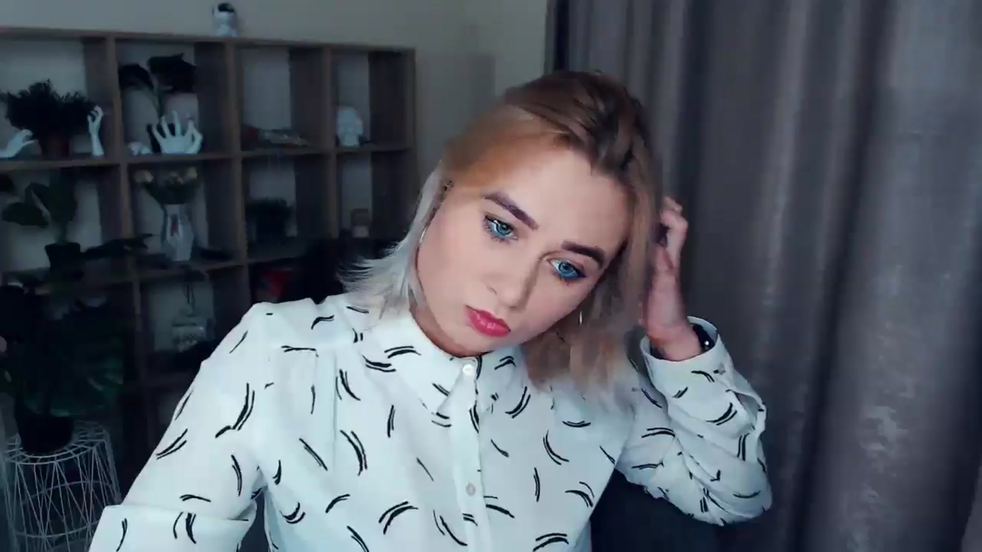 Gallery image thumbnail from Kukla_kolduna's myfreecams stream on, 11/26/2024, 18:08 image 16 of 20