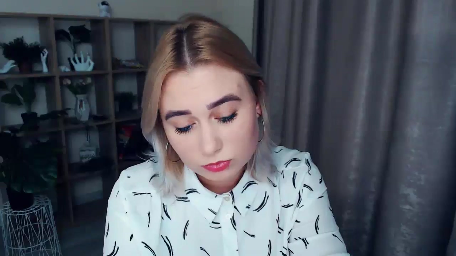 Gallery image thumbnail from Kukla_kolduna's myfreecams stream on, 11/26/2024, 18:08 image 15 of 20