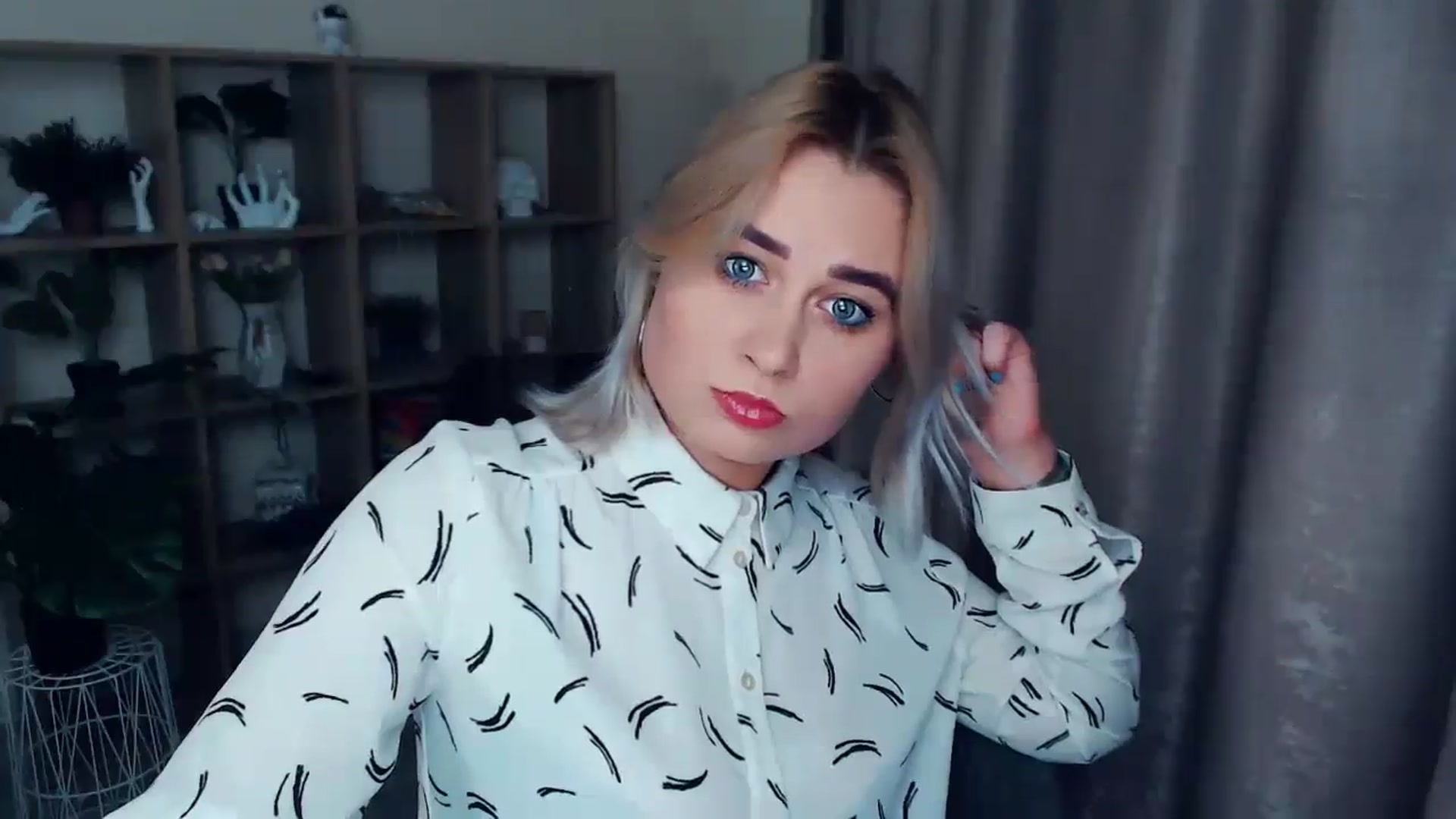Gallery image thumbnail from Kukla_kolduna's myfreecams stream on, 11/26/2024, 18:08 image 8 of 20