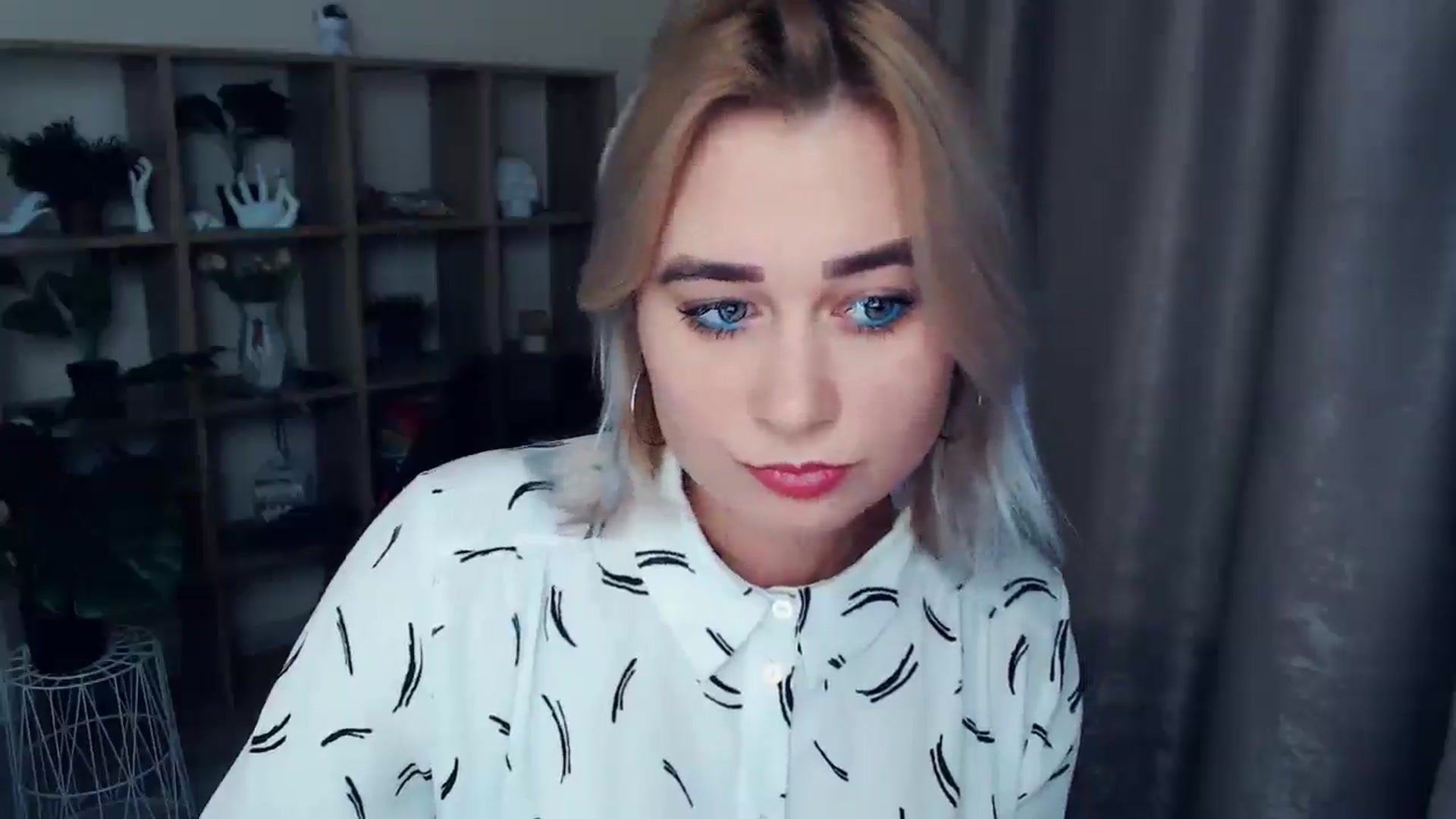 Gallery image thumbnail from Kukla_kolduna's myfreecams stream on, 11/26/2024, 18:08 image 17 of 20