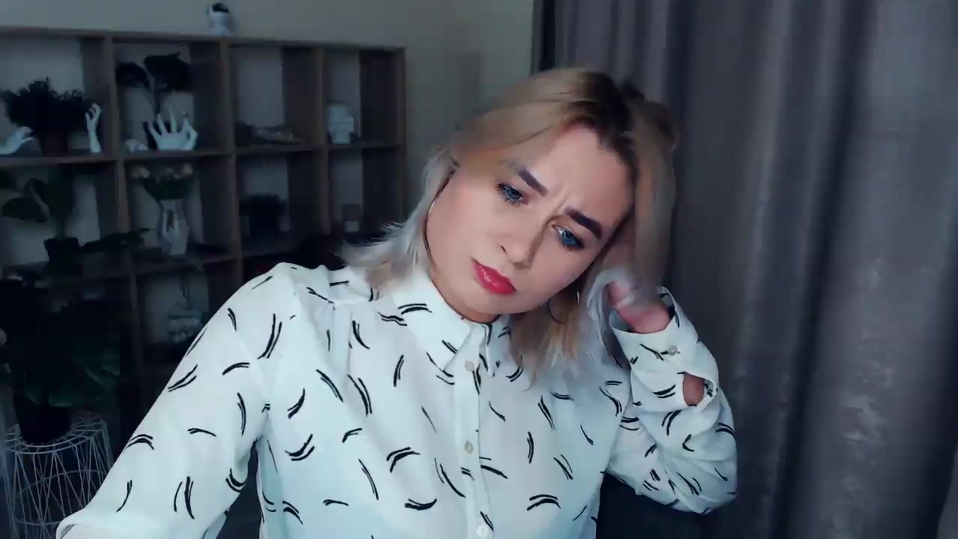 Gallery image thumbnail from Kukla_kolduna's myfreecams stream on, 11/26/2024, 18:08 image 7 of 20
