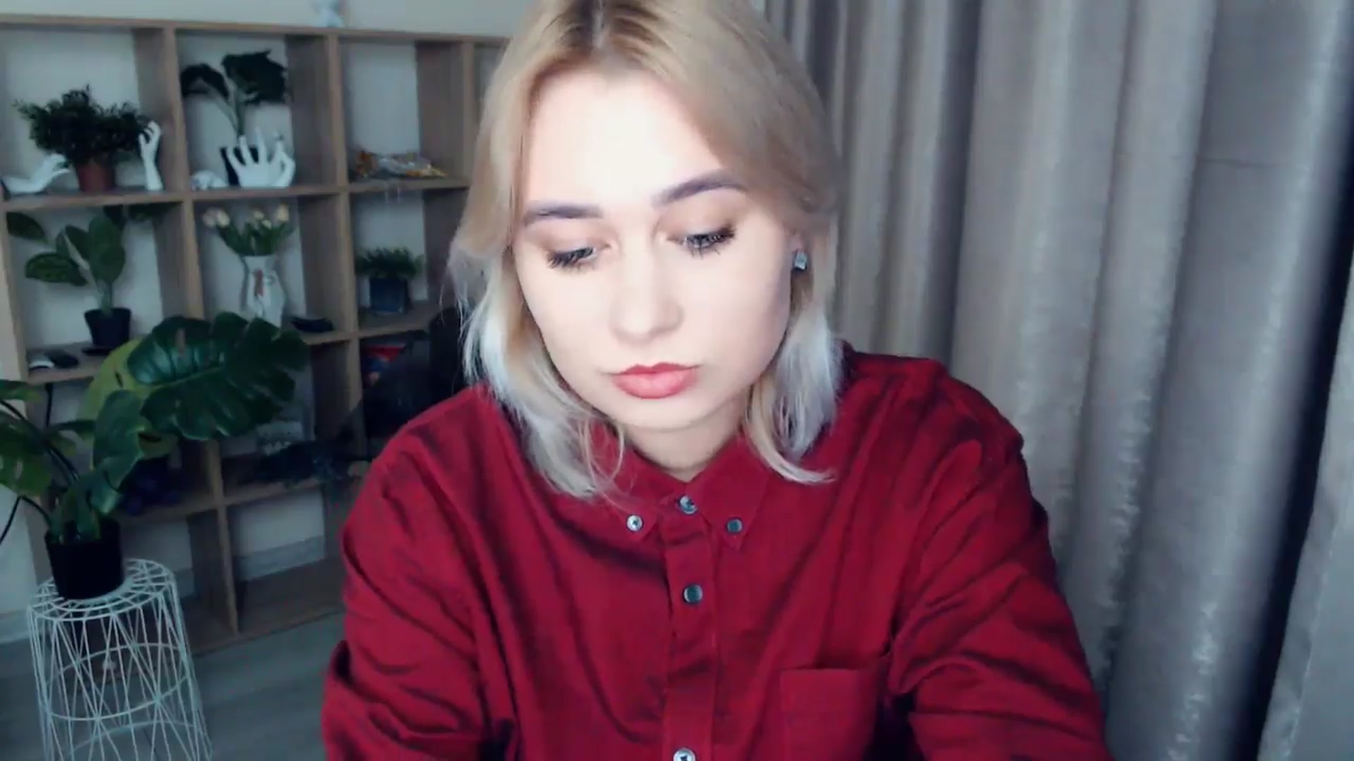 Gallery image thumbnail from Kukla_kolduna's myfreecams stream on, 11/27/2024, 16:40 image 15 of 20