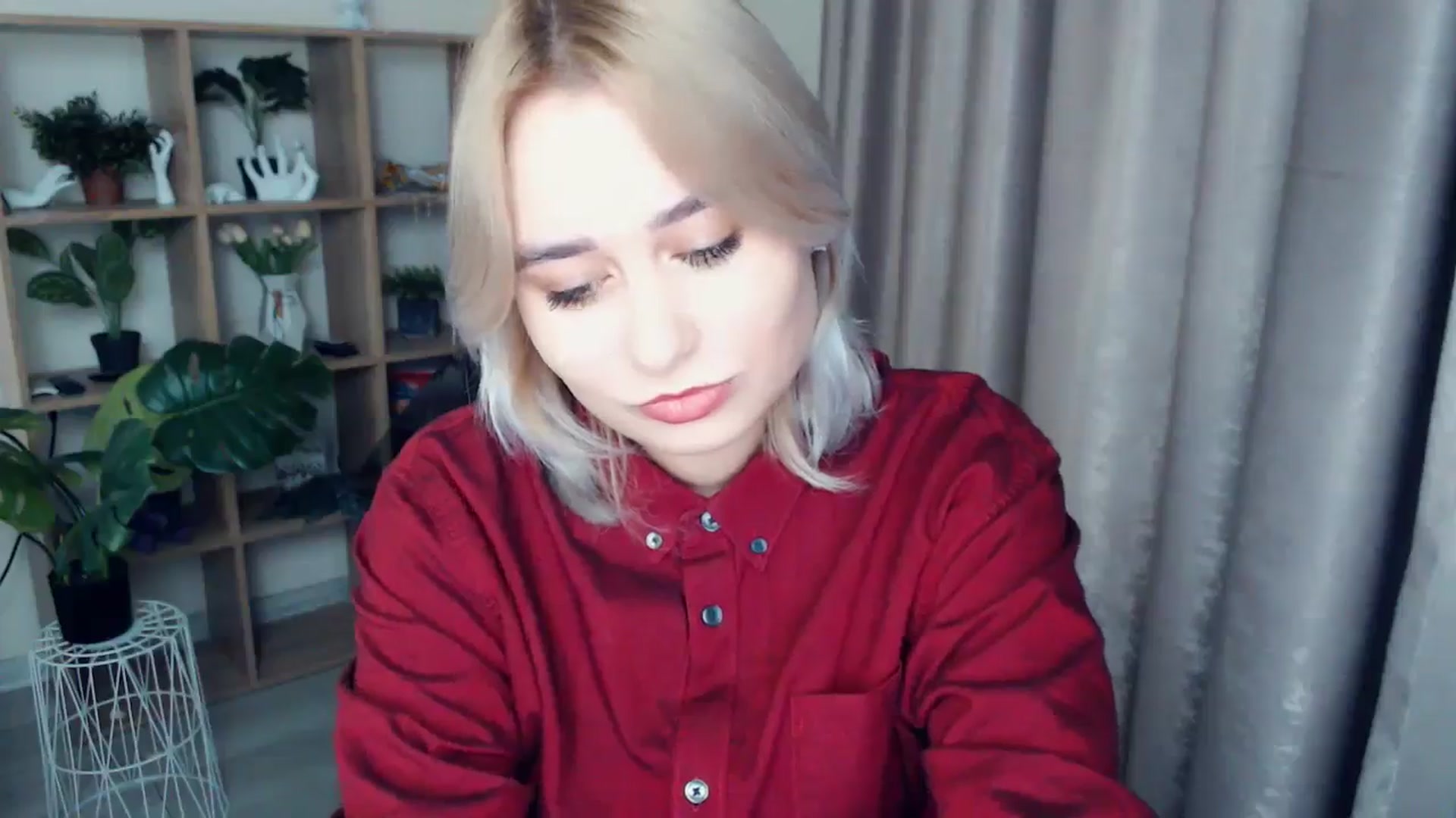 Gallery image thumbnail from Kukla_kolduna's myfreecams stream on, 11/27/2024, 16:40 image 14 of 20