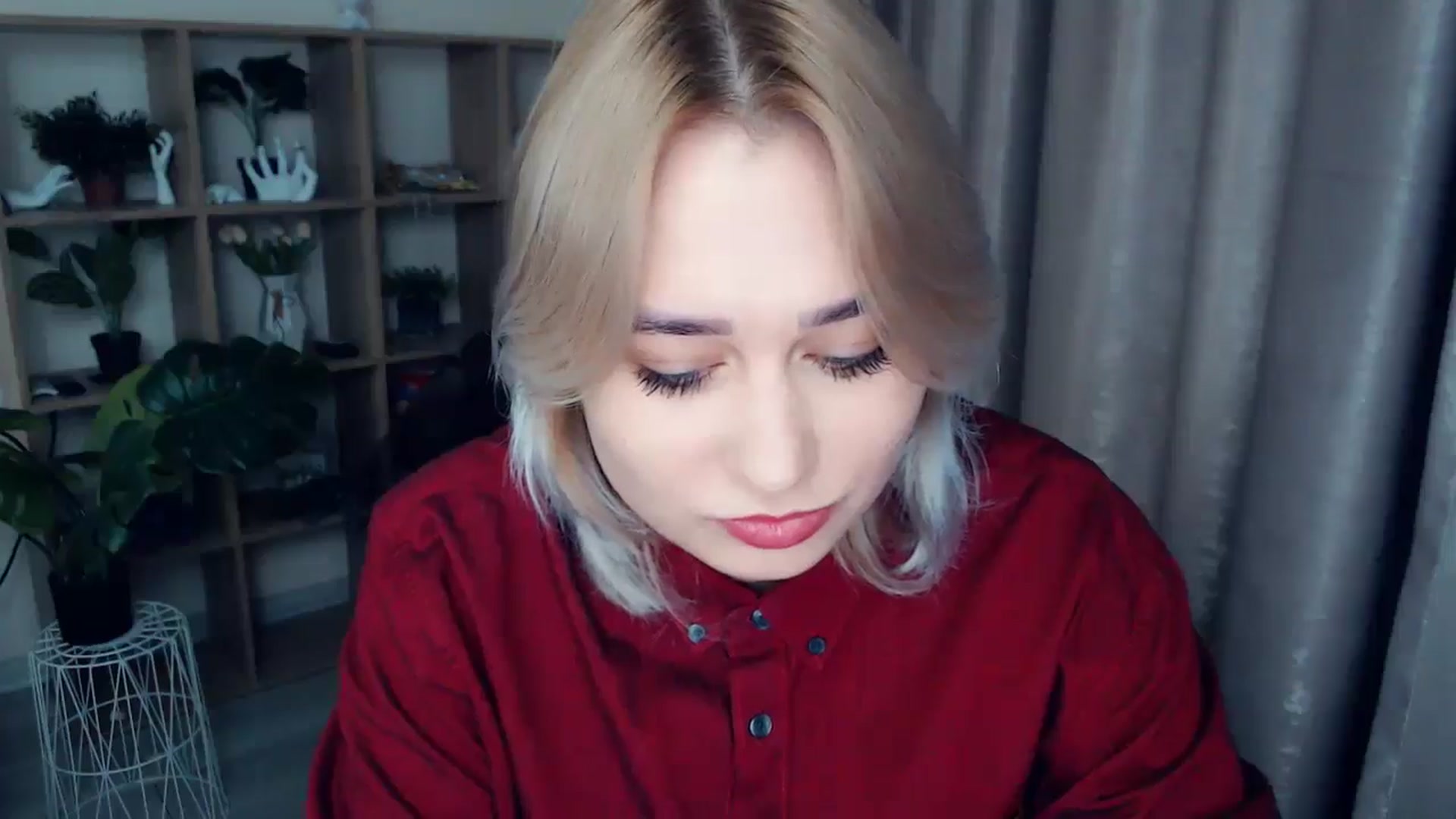Gallery image thumbnail from Kukla_kolduna's myfreecams stream on, 11/27/2024, 16:40 image 13 of 20