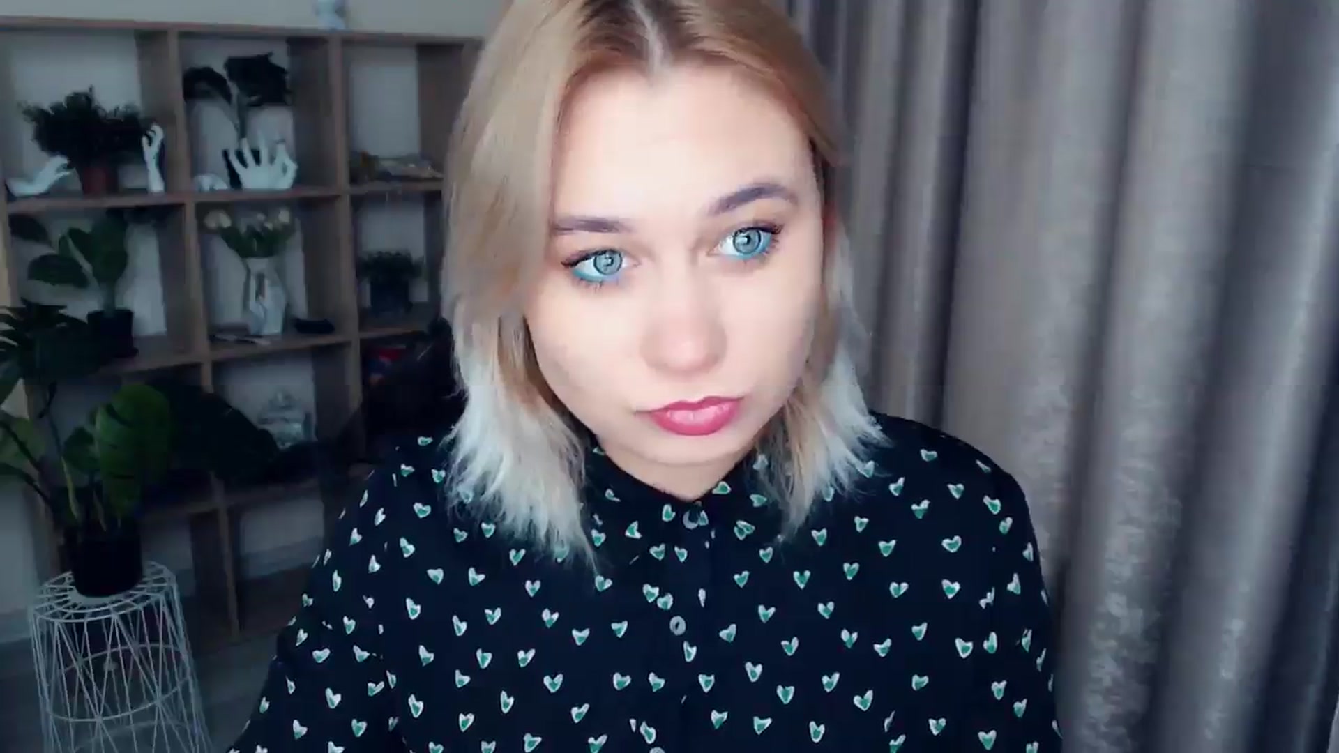 Gallery image thumbnail from Kukla_kolduna's myfreecams stream on, 11/29/2024, 16:21 image 18 of 20