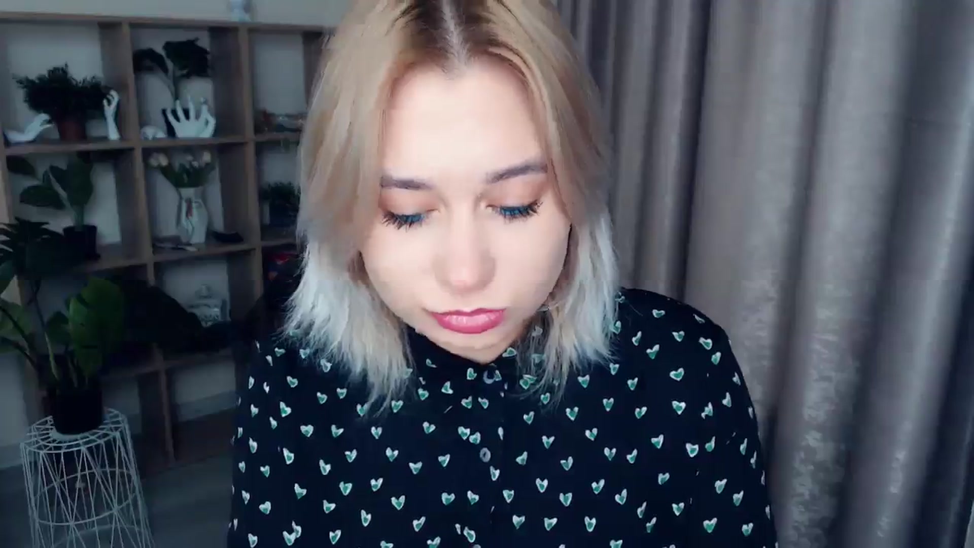 Gallery image thumbnail from Kukla_kolduna's myfreecams stream on, 11/29/2024, 16:21 image 14 of 20