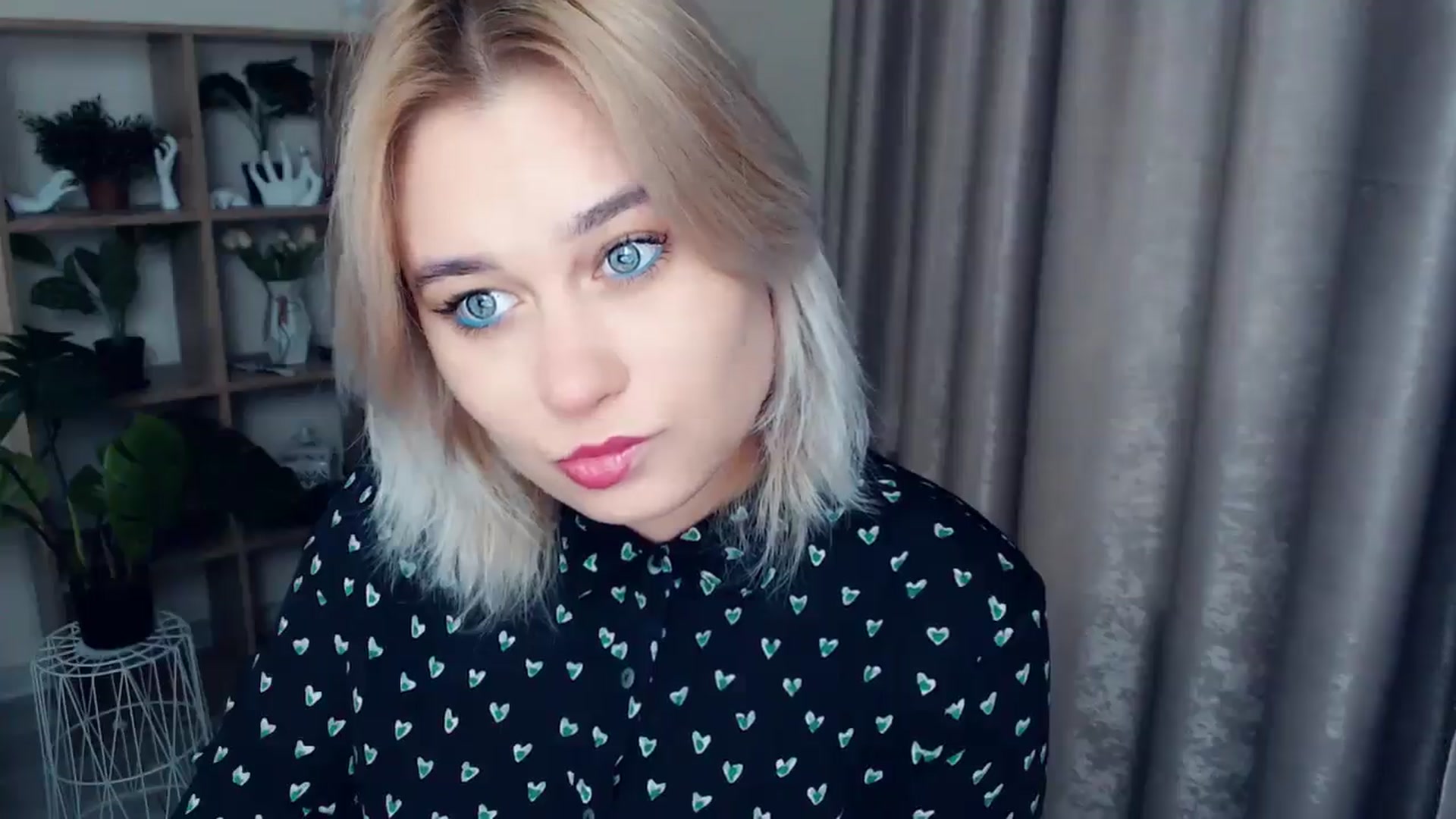 Gallery image thumbnail from Kukla_kolduna's myfreecams stream on, 11/29/2024, 16:21 image 13 of 20