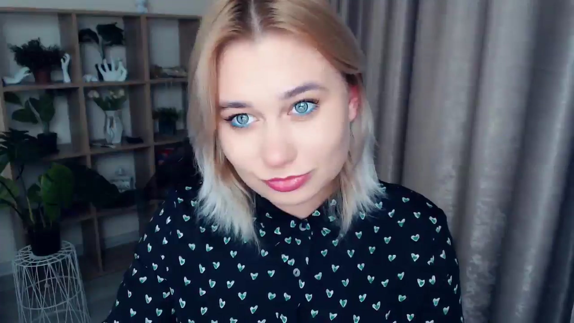 Gallery image thumbnail from Kukla_kolduna's myfreecams stream on, 11/29/2024, 16:21 image 19 of 20