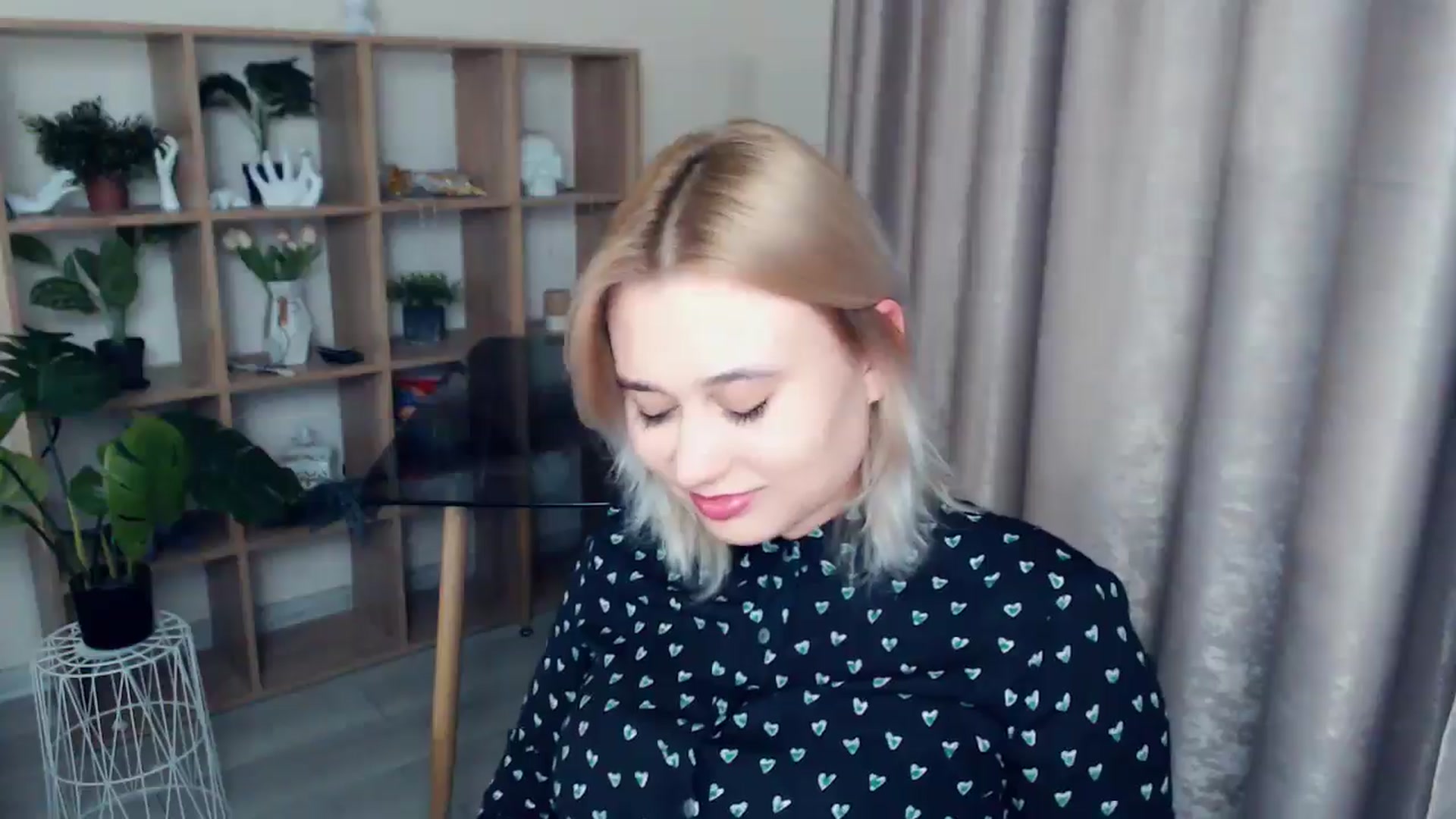 Gallery image thumbnail from Kukla_kolduna's myfreecams stream on, 11/29/2024, 16:21 image 6 of 20