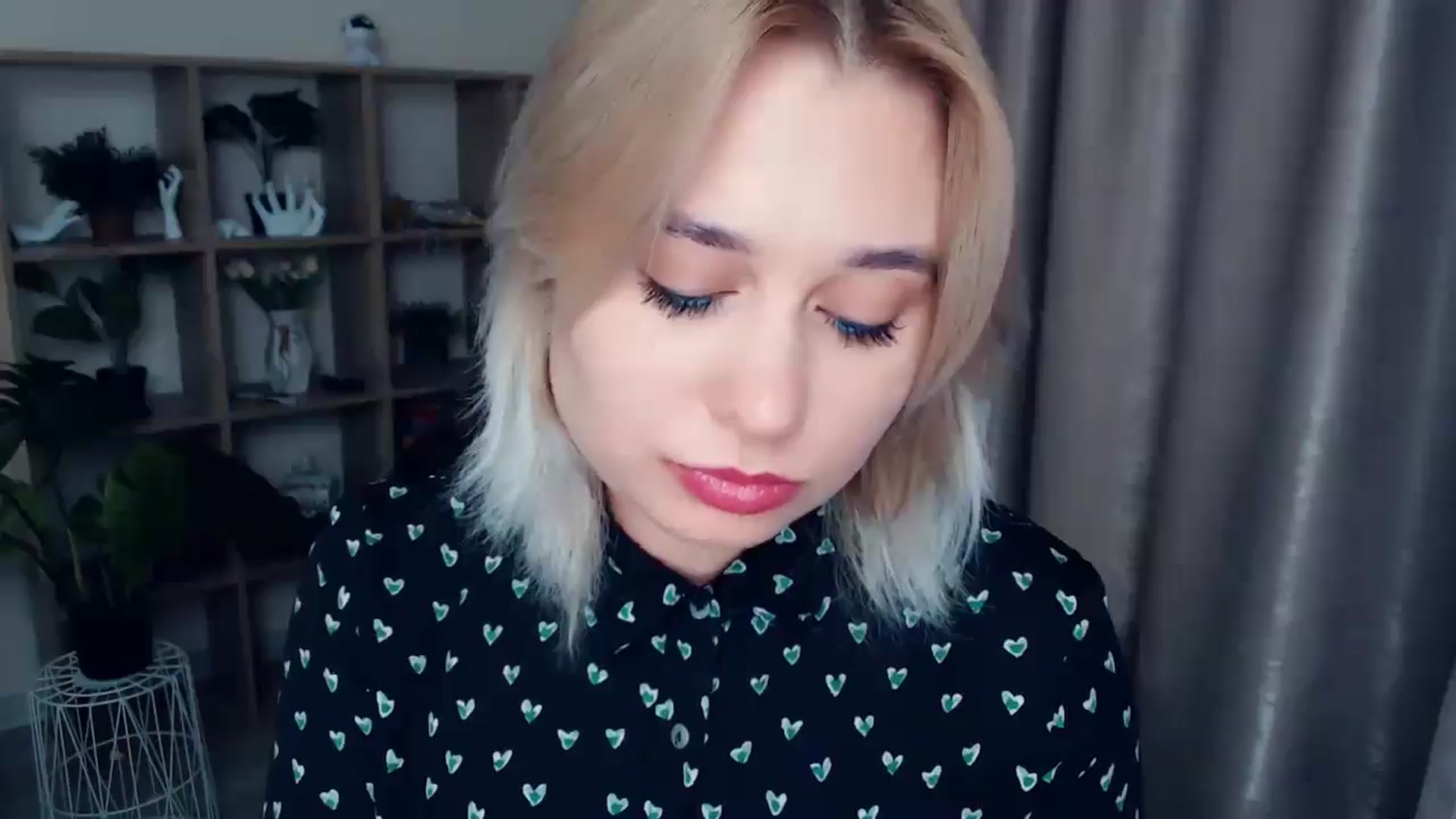 Gallery image thumbnail from Kukla_kolduna's myfreecams stream on, 11/29/2024, 18:30 image 4 of 20
