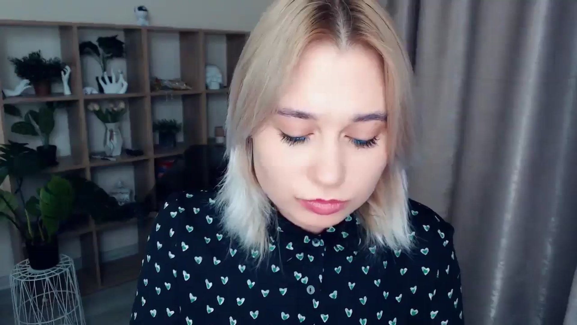 Gallery image thumbnail from Kukla_kolduna's myfreecams stream on, 11/29/2024, 18:43 image 10 of 20