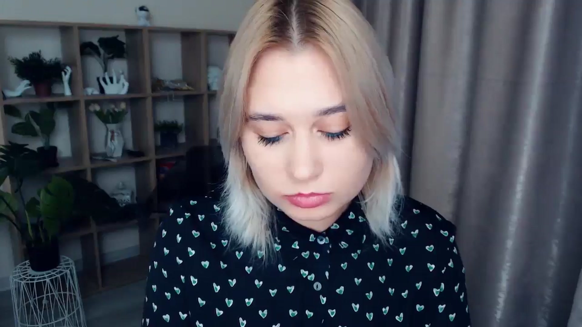 Gallery image thumbnail from Kukla_kolduna's myfreecams stream on, 11/29/2024, 18:43 image 17 of 20