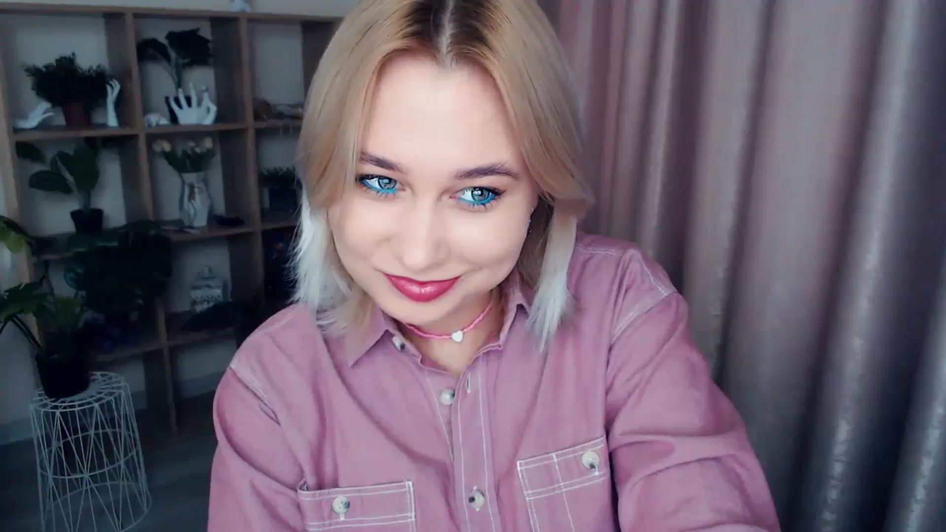 Gallery image thumbnail from Kukla_kolduna's myfreecams stream on, 11/30/2024, 13:16 image 5 of 20