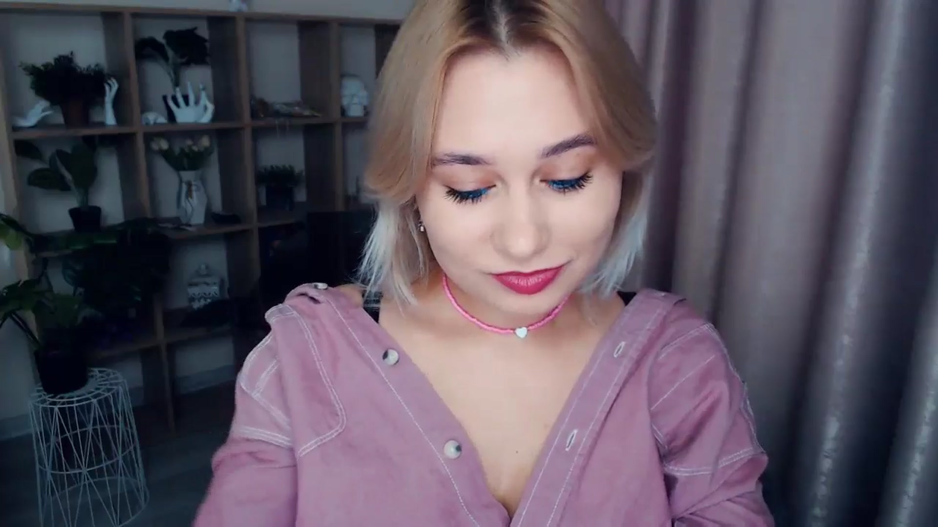 Gallery image thumbnail from Kukla_kolduna's myfreecams stream on, 11/30/2024, 13:16 image 8 of 20