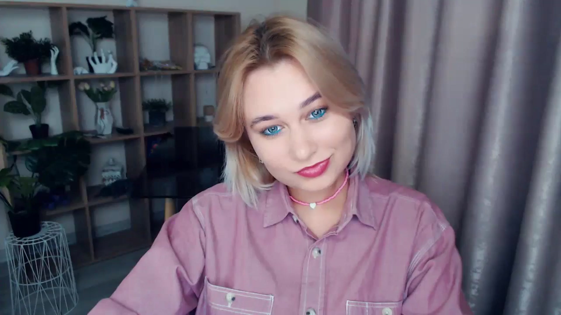 Gallery image thumbnail from Kukla_kolduna's myfreecams stream on, 11/30/2024, 13:16 image 19 of 20