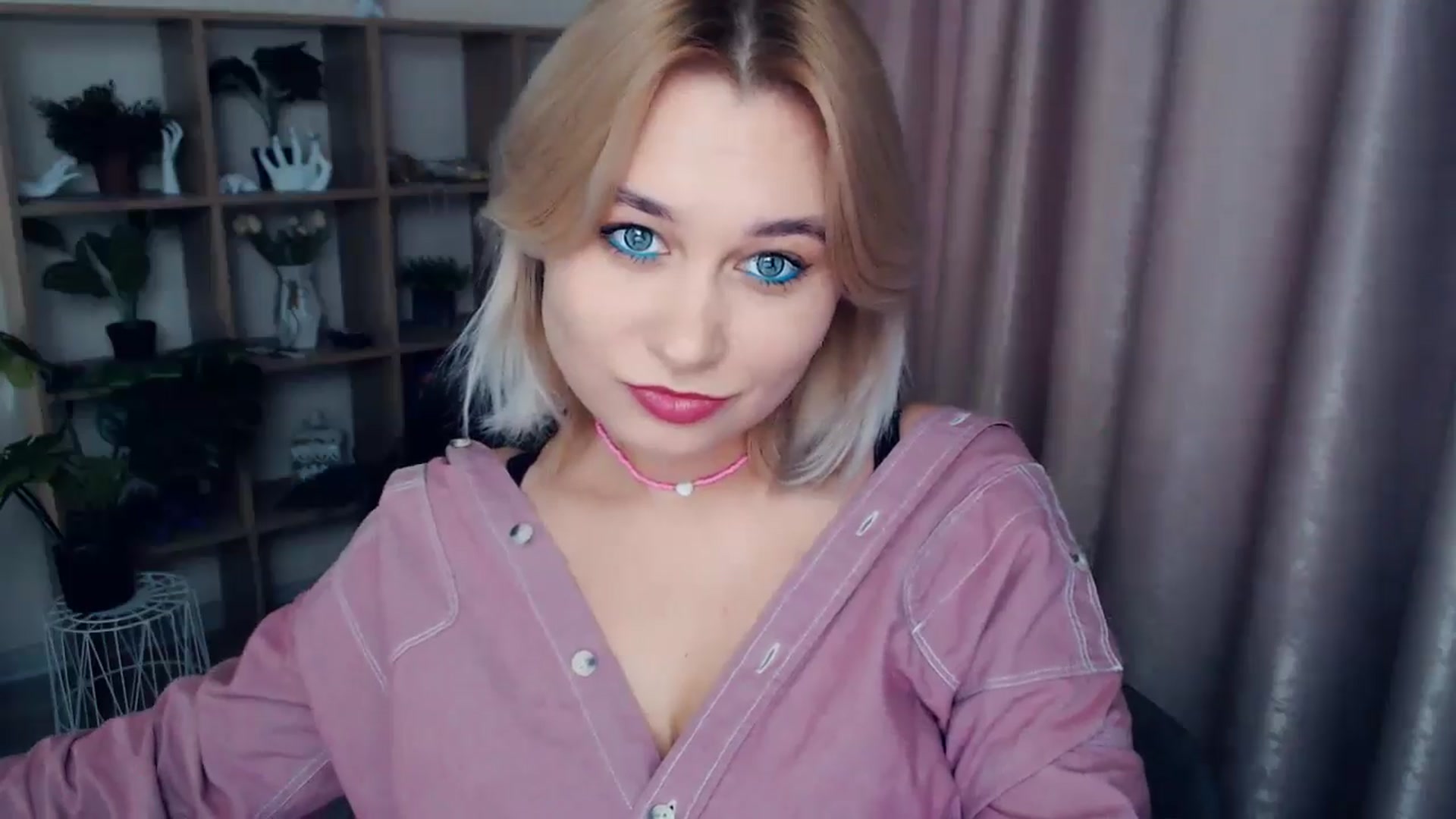 Gallery image thumbnail from Kukla_kolduna's myfreecams stream on, 11/30/2024, 13:16 image 9 of 20