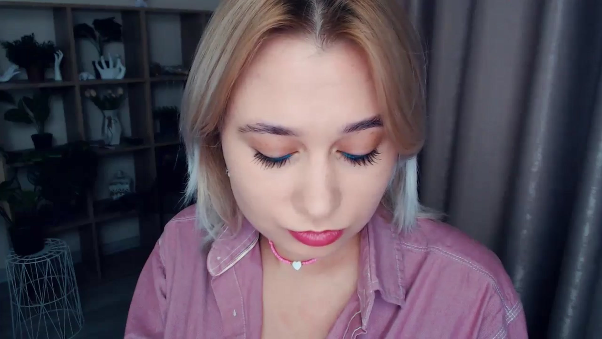 Gallery image thumbnail from Kukla_kolduna's myfreecams stream on, 11/30/2024, 13:16 image 18 of 20
