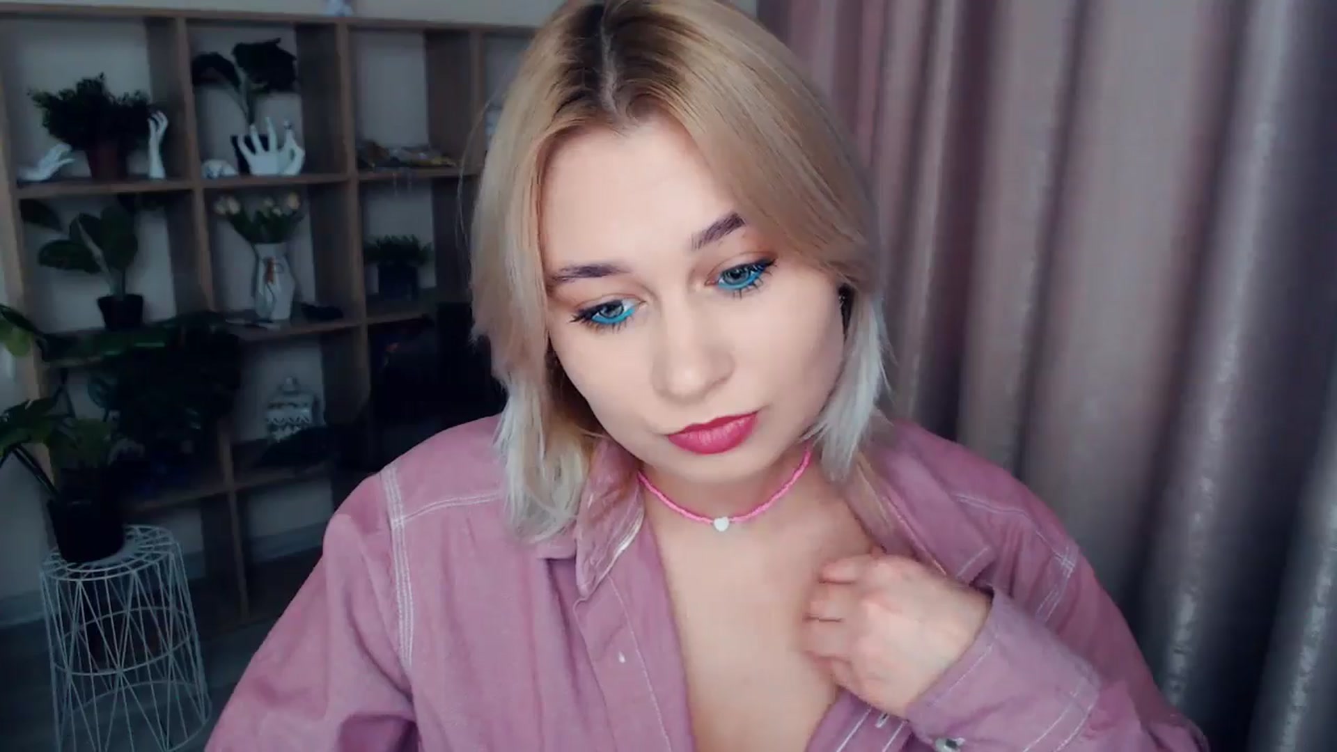 Gallery image thumbnail from Kukla_kolduna's myfreecams stream on, 11/30/2024, 13:16 image 10 of 20