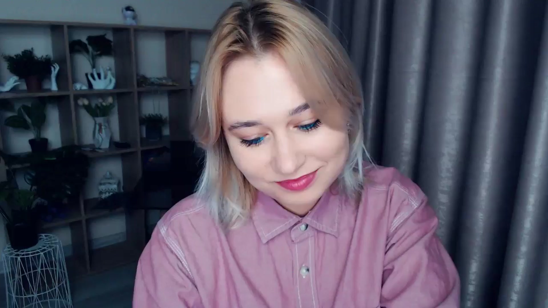 Gallery image thumbnail from Kukla_kolduna's myfreecams stream on, 11/30/2024, 15:47 image 10 of 20