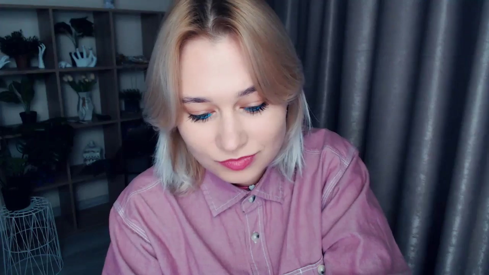 Gallery image thumbnail from Kukla_kolduna's myfreecams stream on, 11/30/2024, 15:47 image 13 of 20