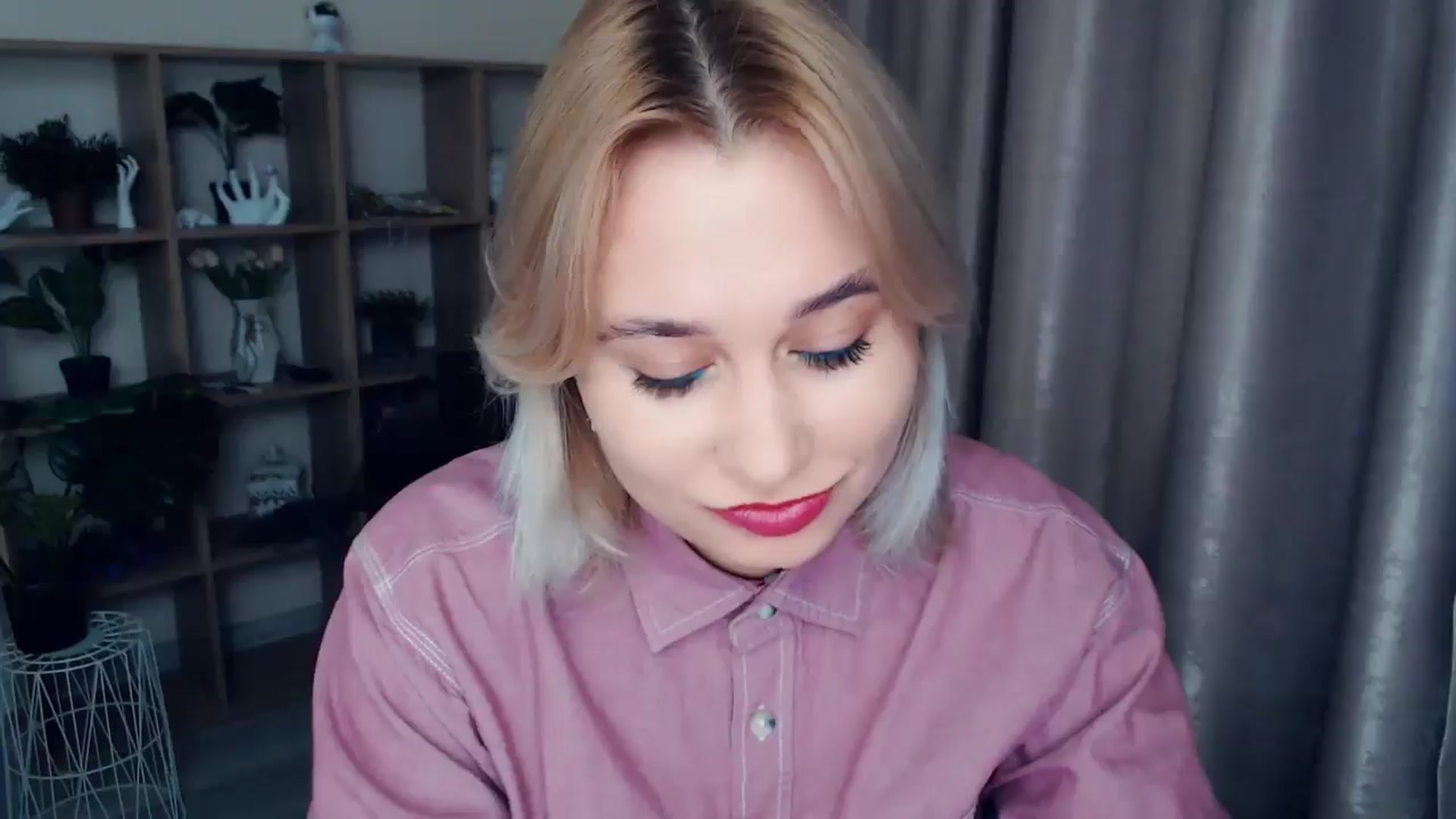 Gallery image thumbnail from Kukla_kolduna's myfreecams stream on, 11/30/2024, 19:36 image 3 of 20