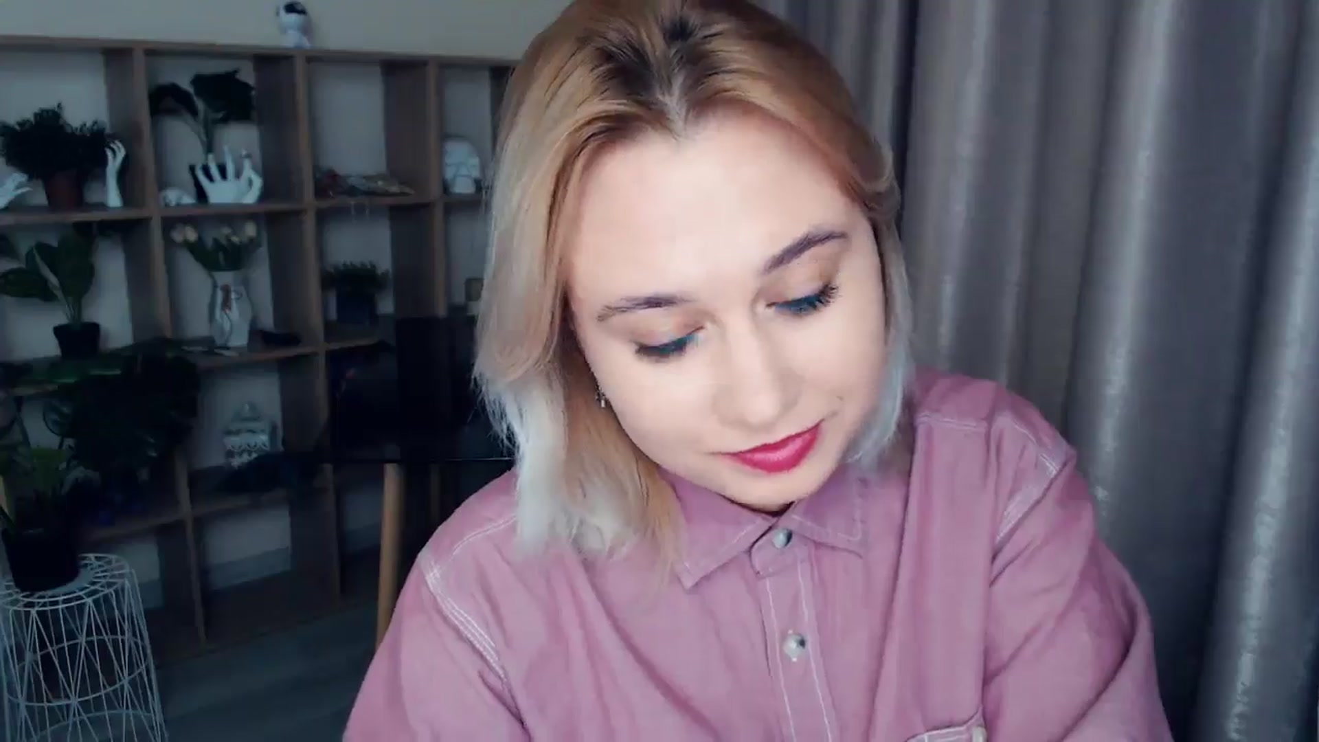 Gallery image thumbnail from Kukla_kolduna's myfreecams stream on, 11/30/2024, 19:36 image 8 of 20