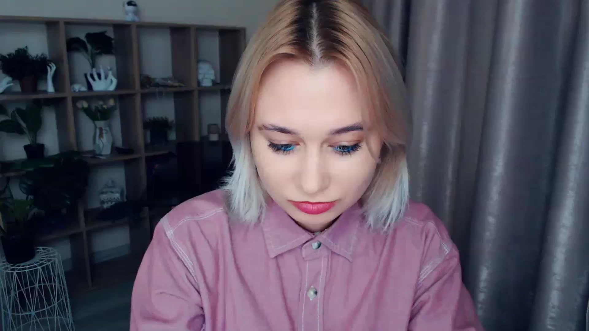 Gallery image thumbnail from Kukla_kolduna's myfreecams stream on, 11/30/2024, 19:36 image 14 of 20