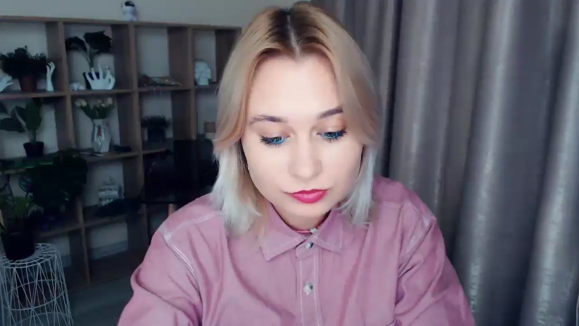 Gallery image thumbnail from Kukla_kolduna's myfreecams stream on, 11/30/2024, 19:36 image 10 of 20