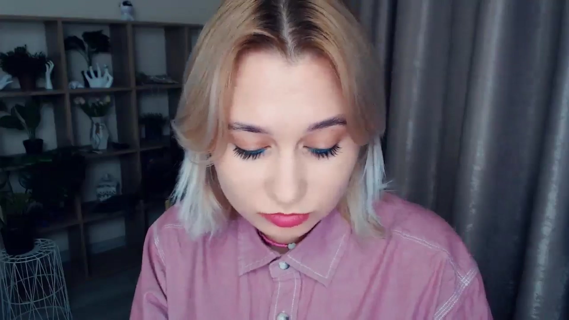Gallery image thumbnail from Kukla_kolduna's myfreecams stream on, 11/30/2024, 19:36 image 17 of 20