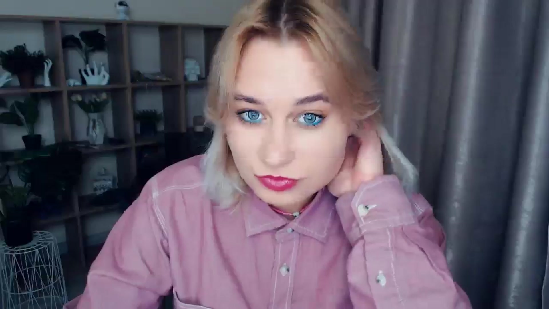 Gallery image thumbnail from Kukla_kolduna's myfreecams stream on, 11/30/2024, 19:36 image 4 of 20