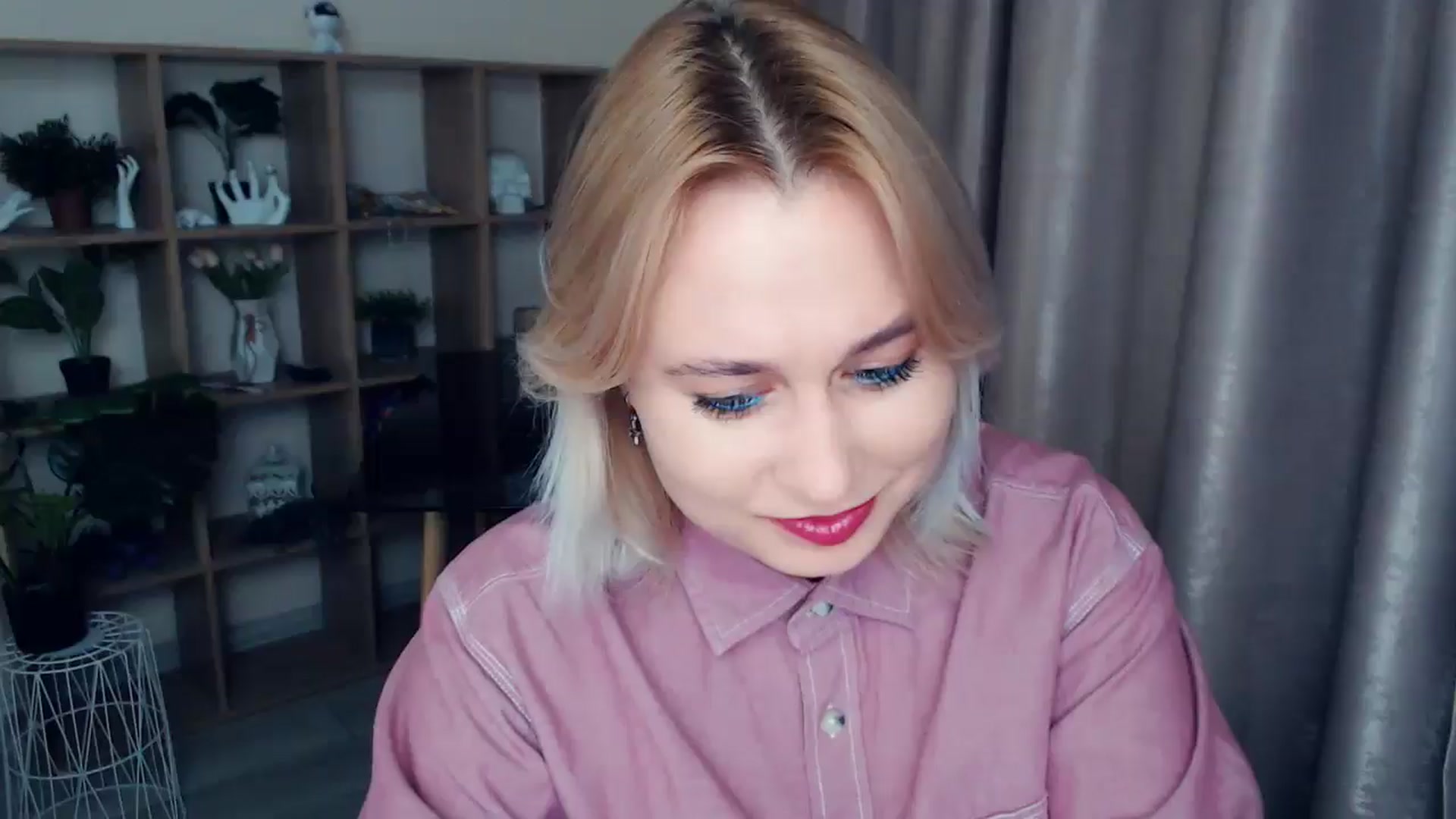 Gallery image thumbnail from Kukla_kolduna's myfreecams stream on, 11/30/2024, 19:36 image 1 of 20