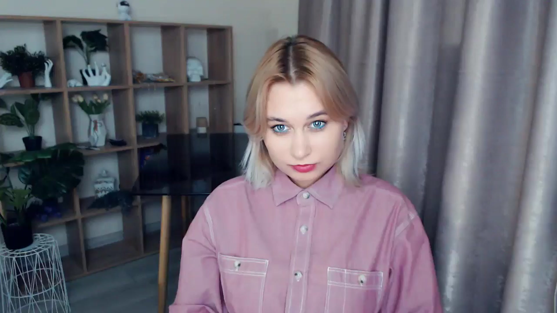 Gallery image thumbnail from Kukla_kolduna's myfreecams stream on, 11/30/2024, 19:36 image 16 of 20