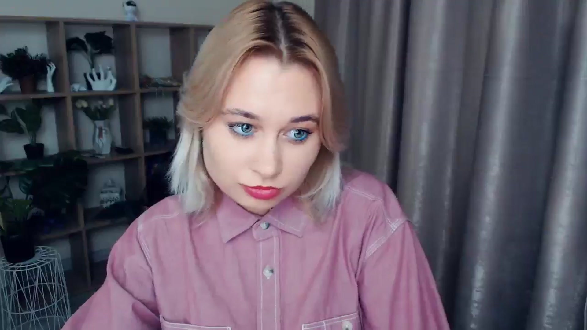 Gallery image thumbnail from Kukla_kolduna's myfreecams stream on, 11/30/2024, 19:36 image 20 of 20