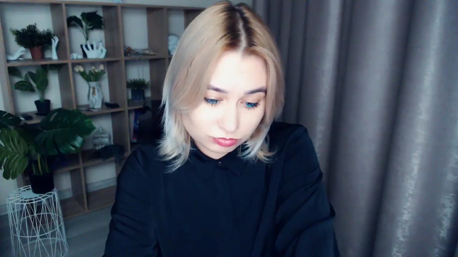 Gallery image thumbnail from Kukla_kolduna's myfreecams stream on, 12/04/2024, 15:33 image 12 of 20