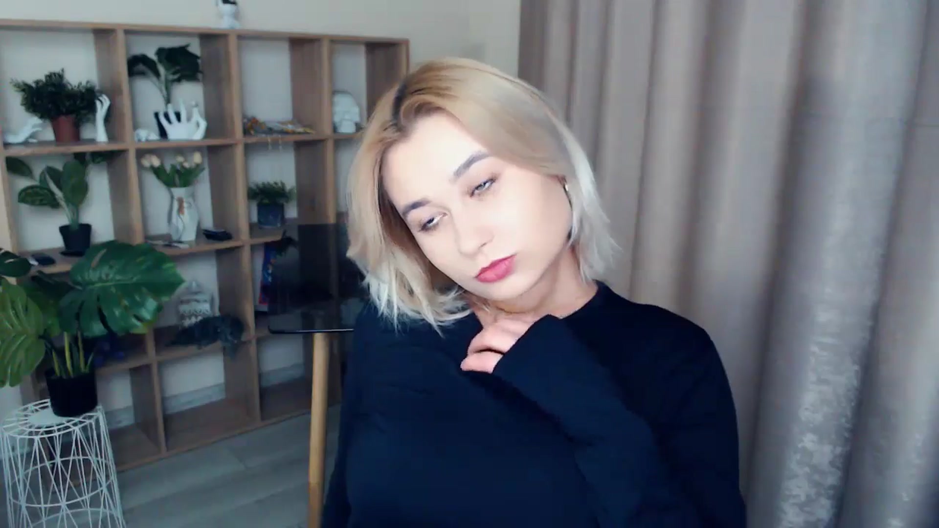 Gallery image thumbnail from Kukla_kolduna's myfreecams stream on, 12/05/2024, 16:30 image 12 of 20