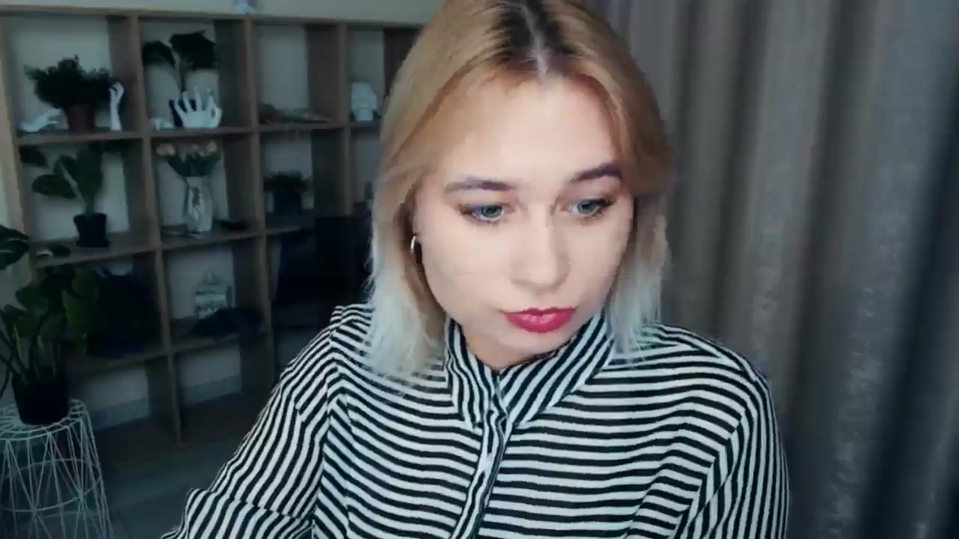 Gallery image thumbnail from Kukla_kolduna's myfreecams stream on, 12/06/2024, 16:52 image 4 of 20
