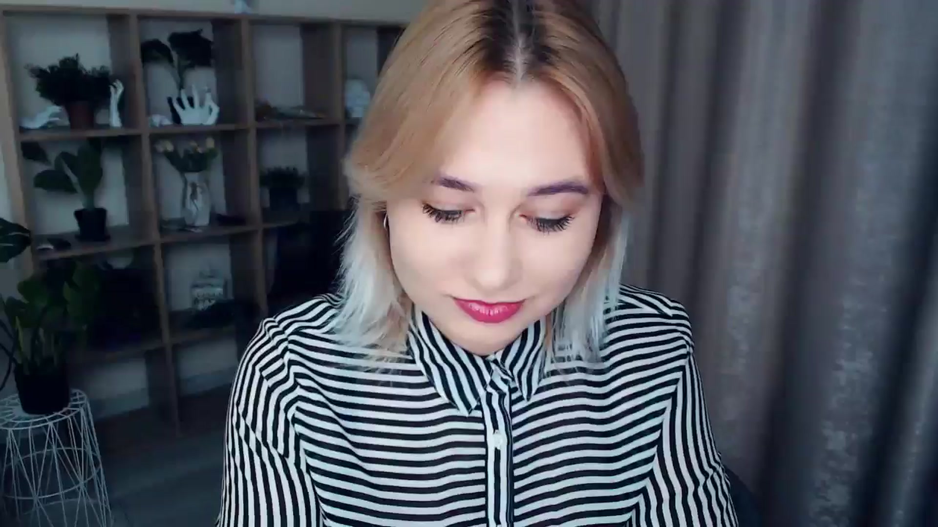 Gallery image thumbnail from Kukla_kolduna's myfreecams stream on, 12/06/2024, 16:52 image 12 of 20