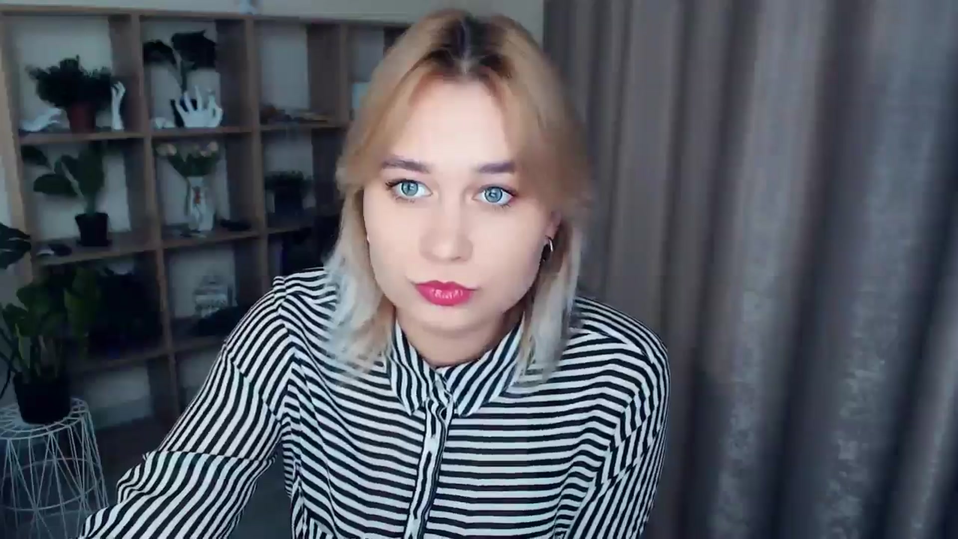 Gallery image thumbnail from Kukla_kolduna's myfreecams stream on, 12/06/2024, 16:52 image 18 of 20