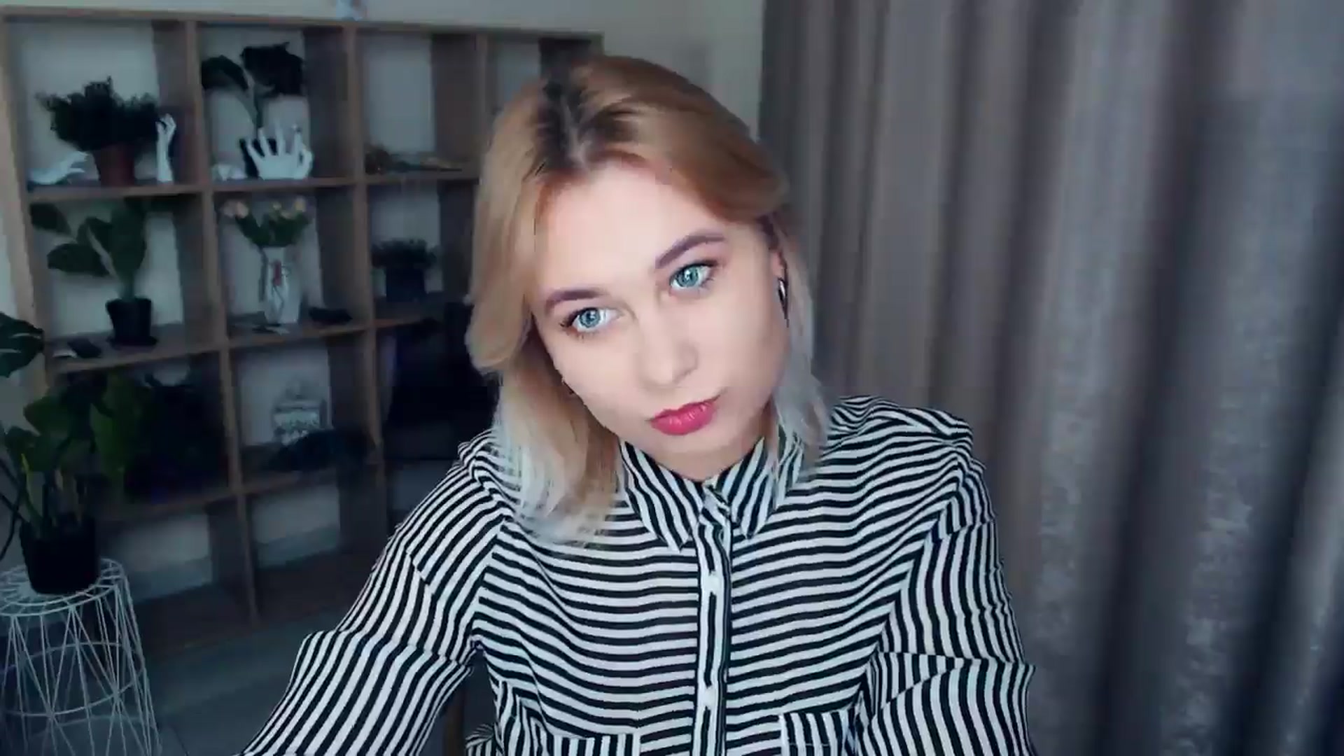 Gallery image thumbnail from Kukla_kolduna's myfreecams stream on, 12/06/2024, 16:52 image 15 of 20
