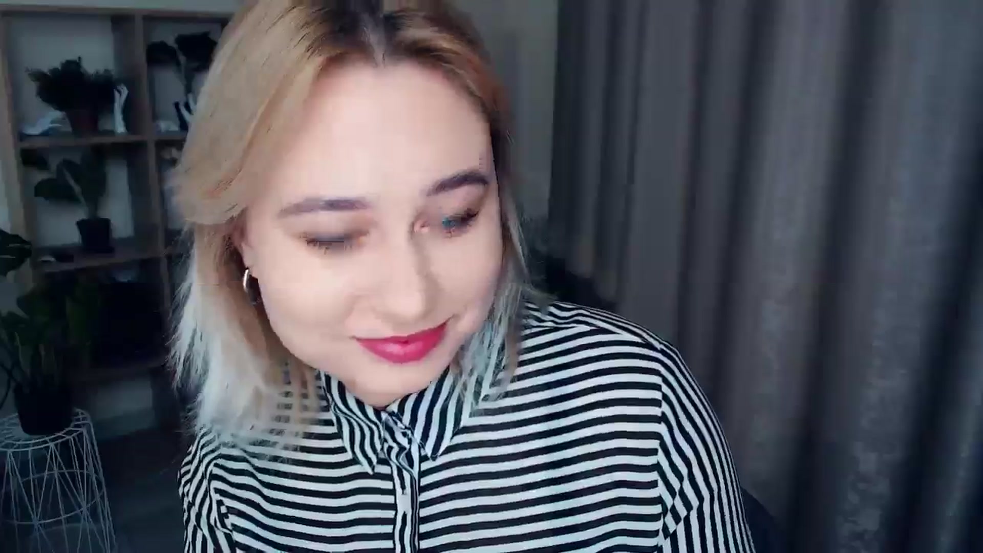 Gallery image thumbnail from Kukla_kolduna's myfreecams stream on, 12/06/2024, 16:52 image 17 of 20