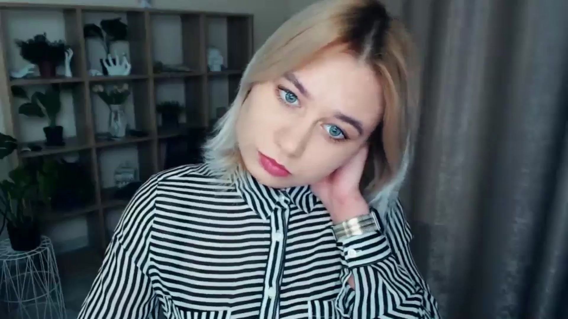 Gallery image thumbnail from Kukla_kolduna's myfreecams stream on, 12/06/2024, 17:11 image 2 of 20