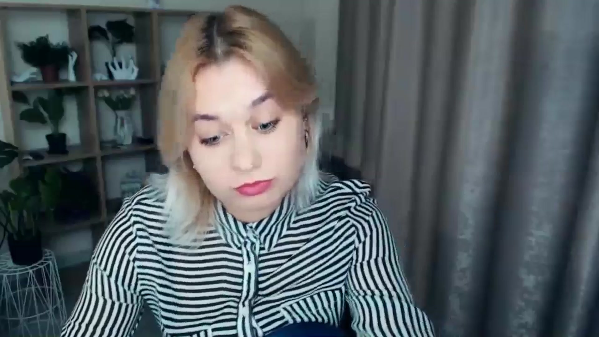 Gallery image thumbnail from Kukla_kolduna's myfreecams stream on, 12/06/2024, 17:11 image 16 of 20