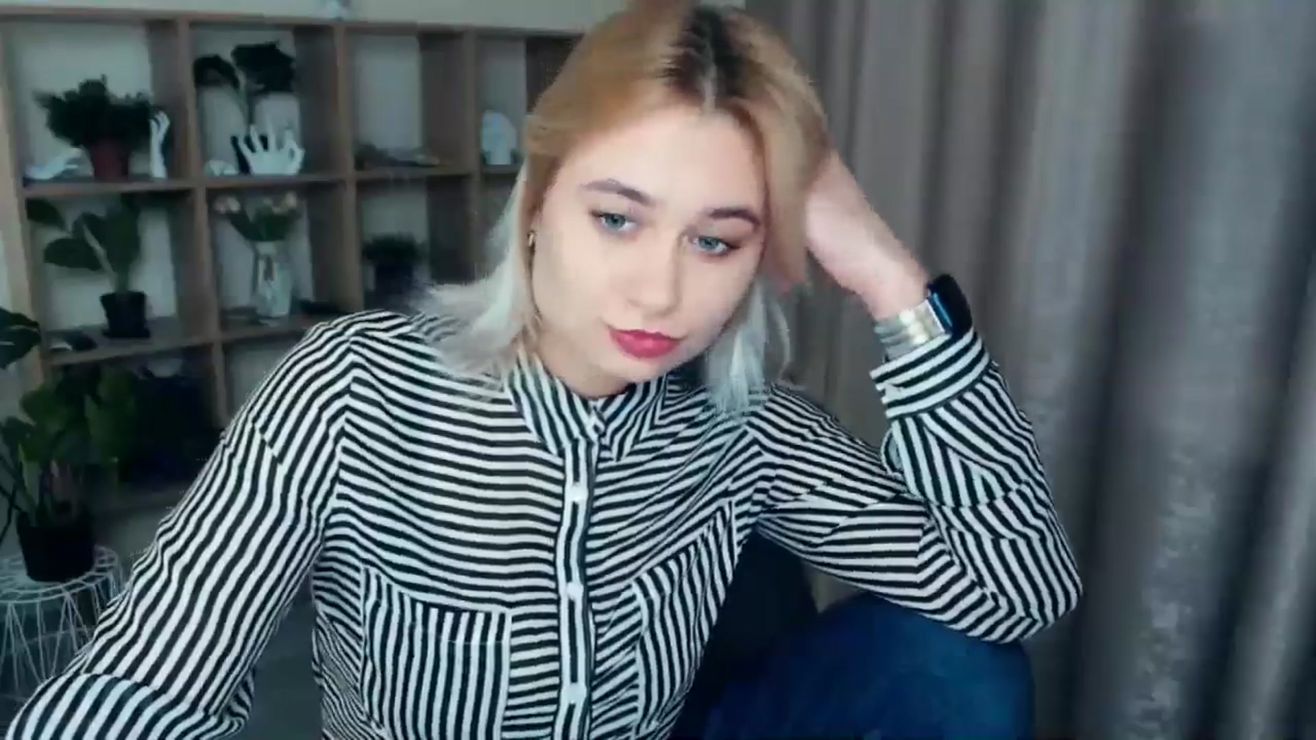 Gallery image thumbnail from Kukla_kolduna's myfreecams stream on, 12/06/2024, 17:11 image 18 of 20