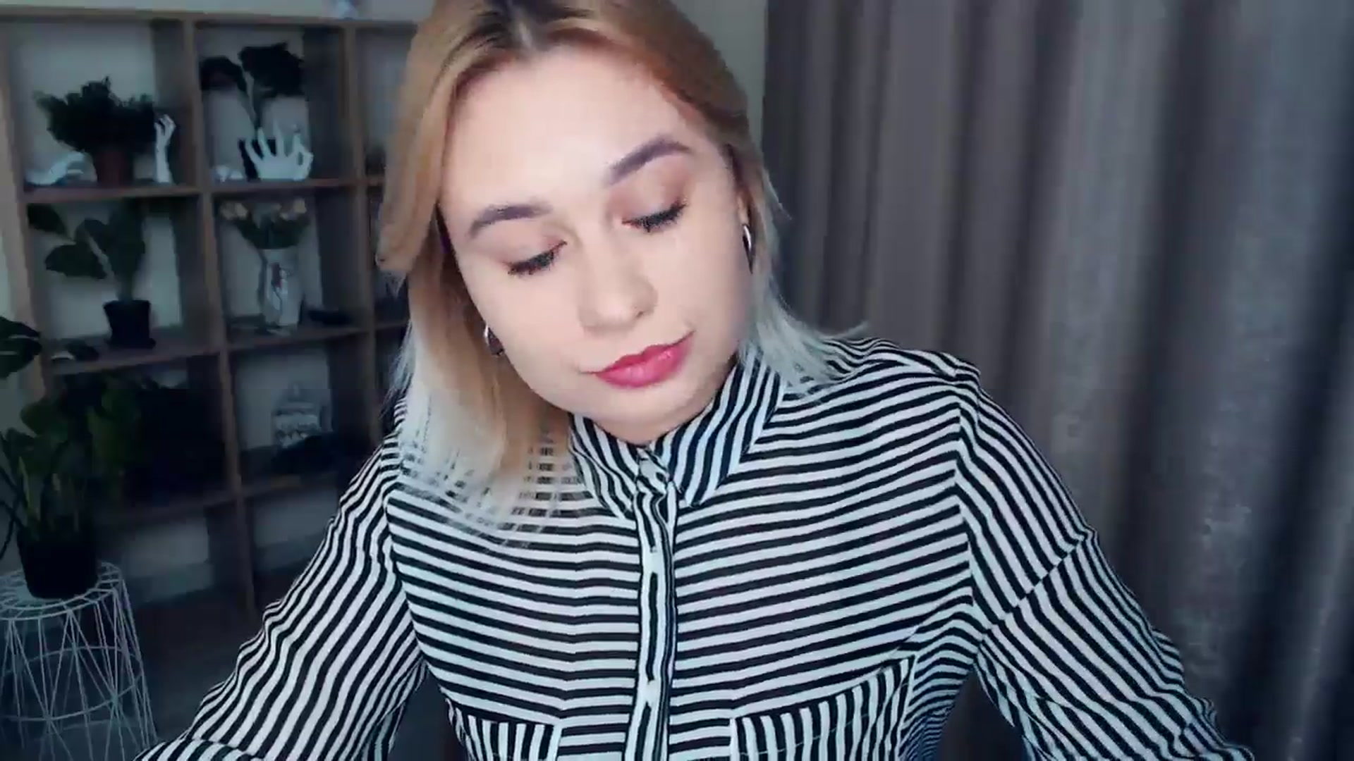 Gallery image thumbnail from Kukla_kolduna's myfreecams stream on, 12/06/2024, 17:11 image 20 of 20